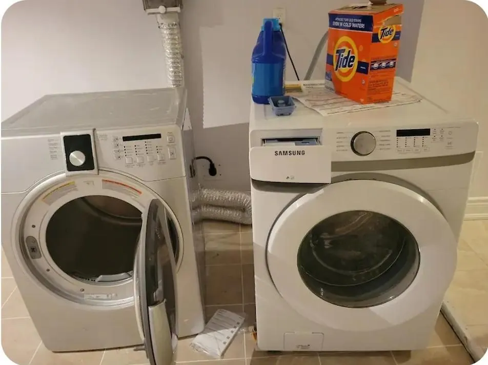 Spacious Gatherings: 4BR Home with Backyard Toronto 0*,  Canada